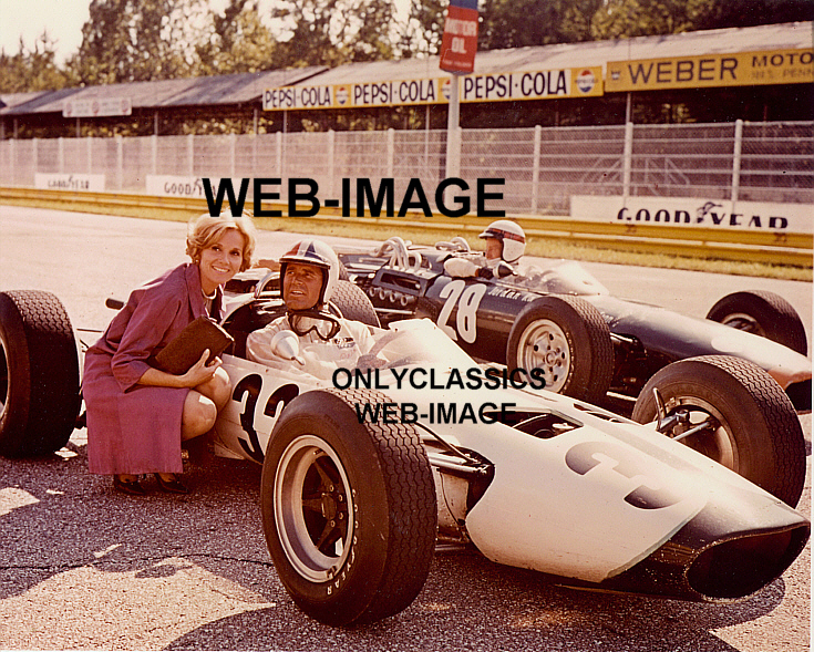 1966 GRAND PRIX F1 AUTO RACING PHOTO JAMES GARNER & EVA MARIE SAINT